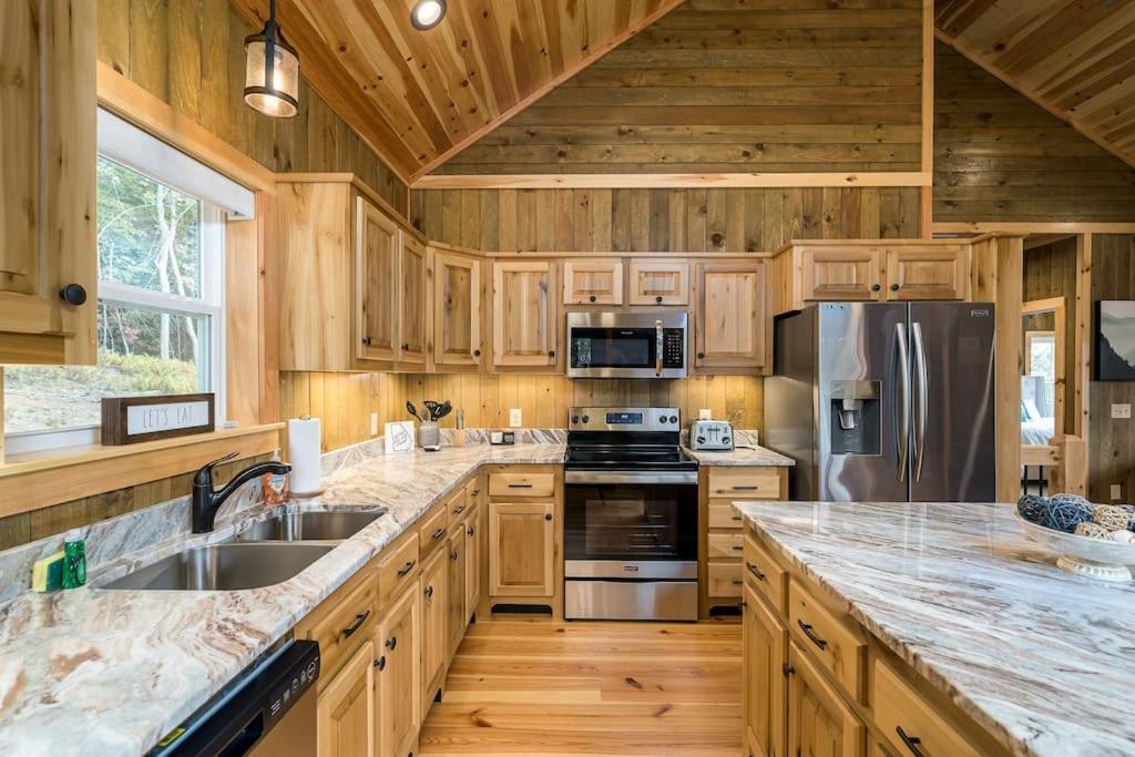 The Llaguna Lodge - New Cabin, Sleeps 10, Fire Pit, Hot Tub, In Blue Ridge , Ga Exterior foto